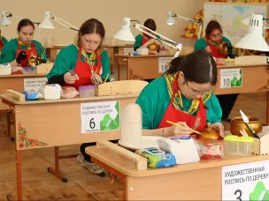 В Семенове проводится заключительный этап Всероссийского чемпионата «Профессионалы» по компетенции «Художественная роспись по дереву»